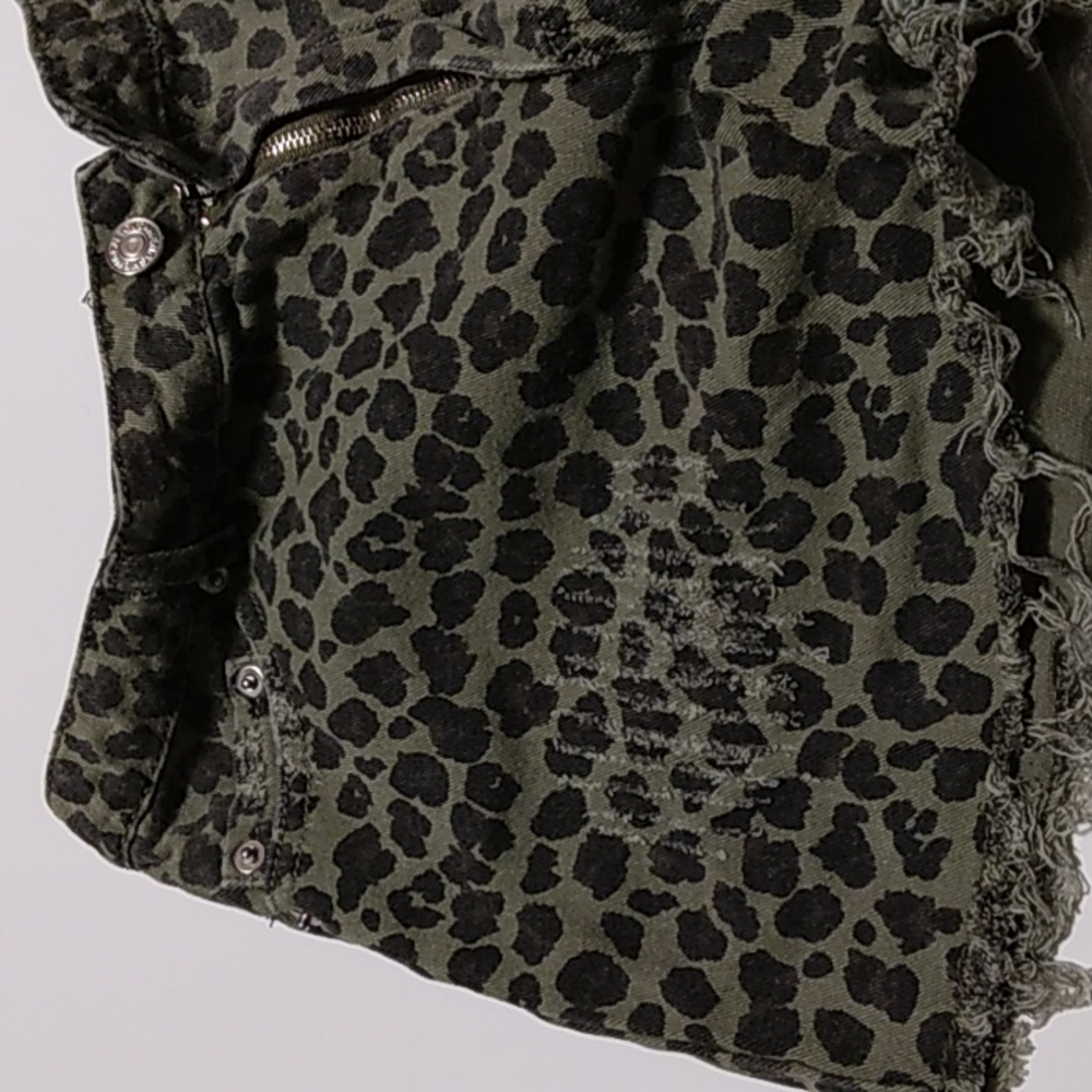 Leopard Shorts green distressed leopard print shorts sz L
